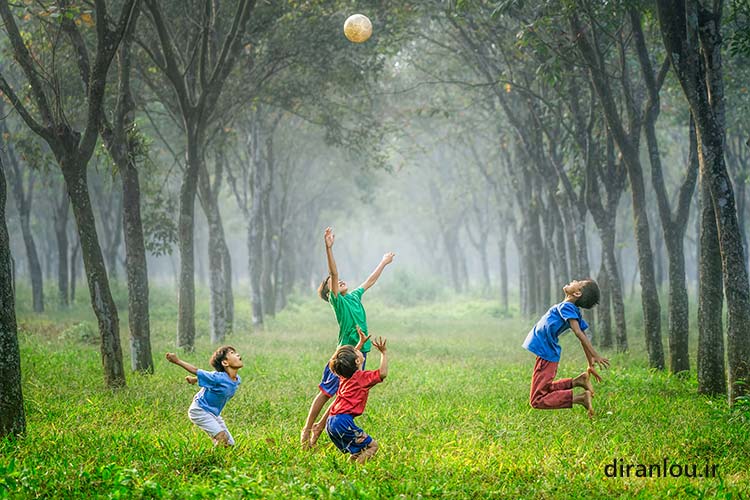 می‌روم قدم بزنم، اولین نفری که به من لبخند زد، خودم را نمی‌کشم